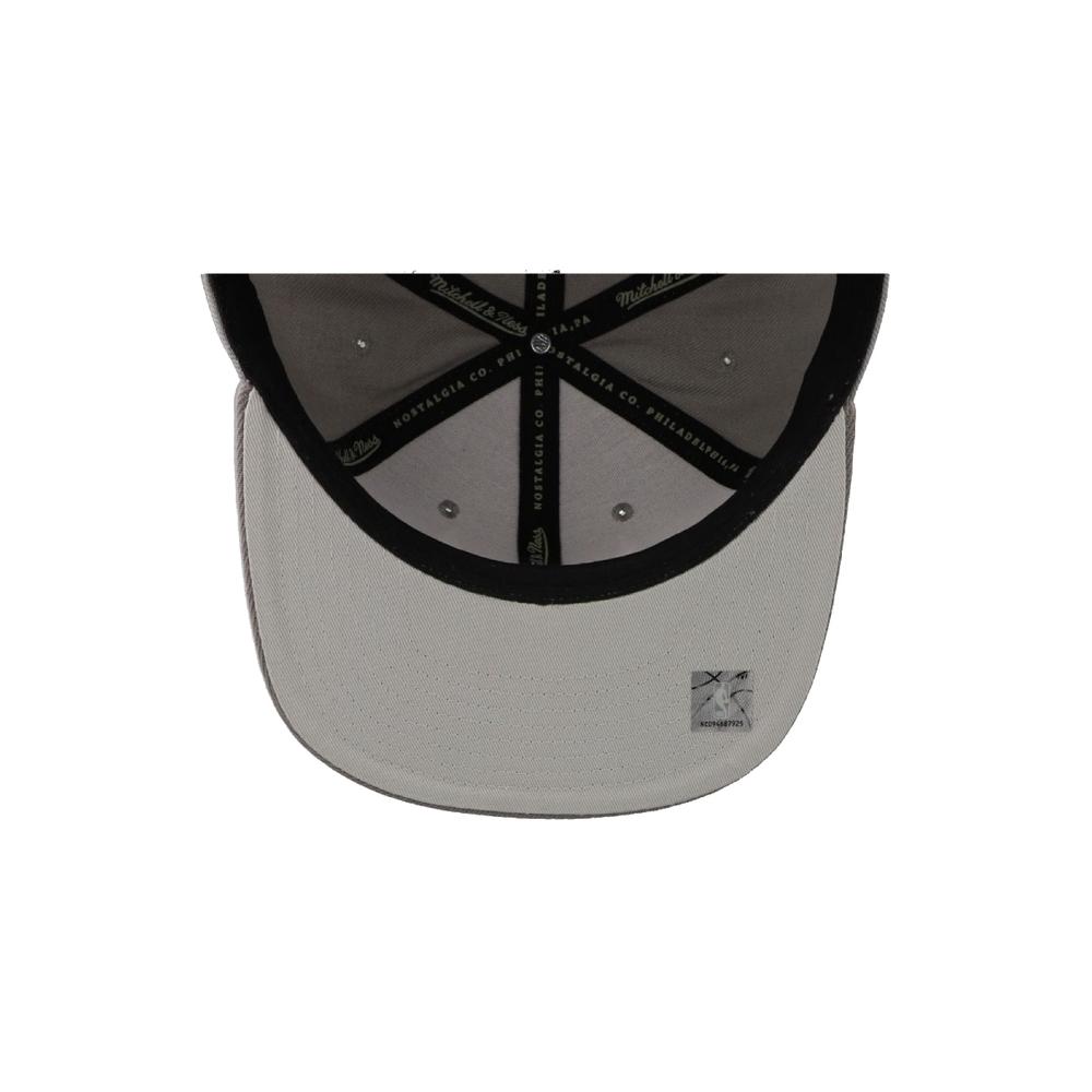 Foto 4 pulgar | Gorra Mitchell & Ness Celtics Metallic NBA Gris