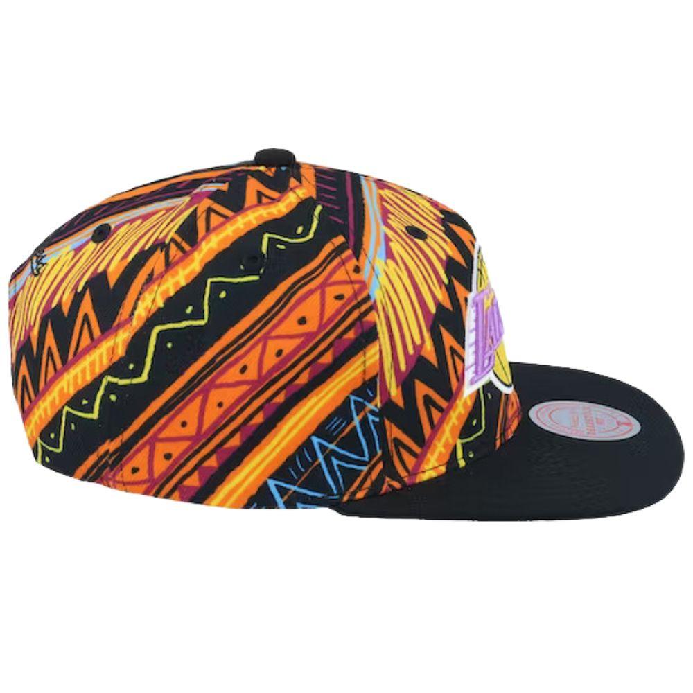 Foto 5 pulgar | Gorra Mitchell & Ness Lakers Game Day Pattern Deadstock Multicolor