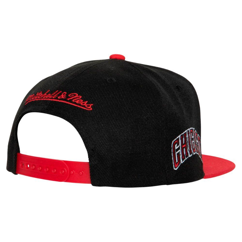 Foto 3 pulgar | Gorra Mitchell & Ness Chicago Bulls Lateral Core 2.0 Basquetbol Nba Negro