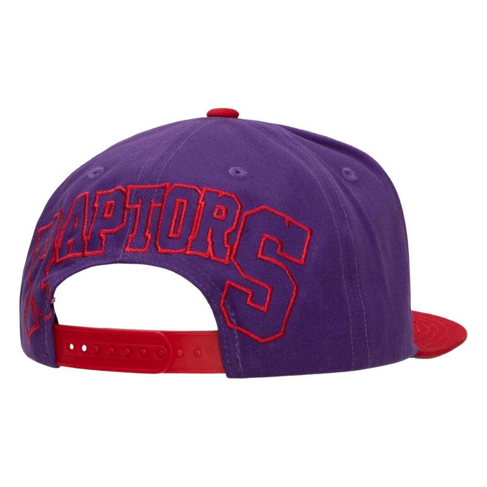 Foto 3 pulgar | Gorra Mitchell & Ness Raptors Back In Action Hwc Nba Púrpura para Hombre