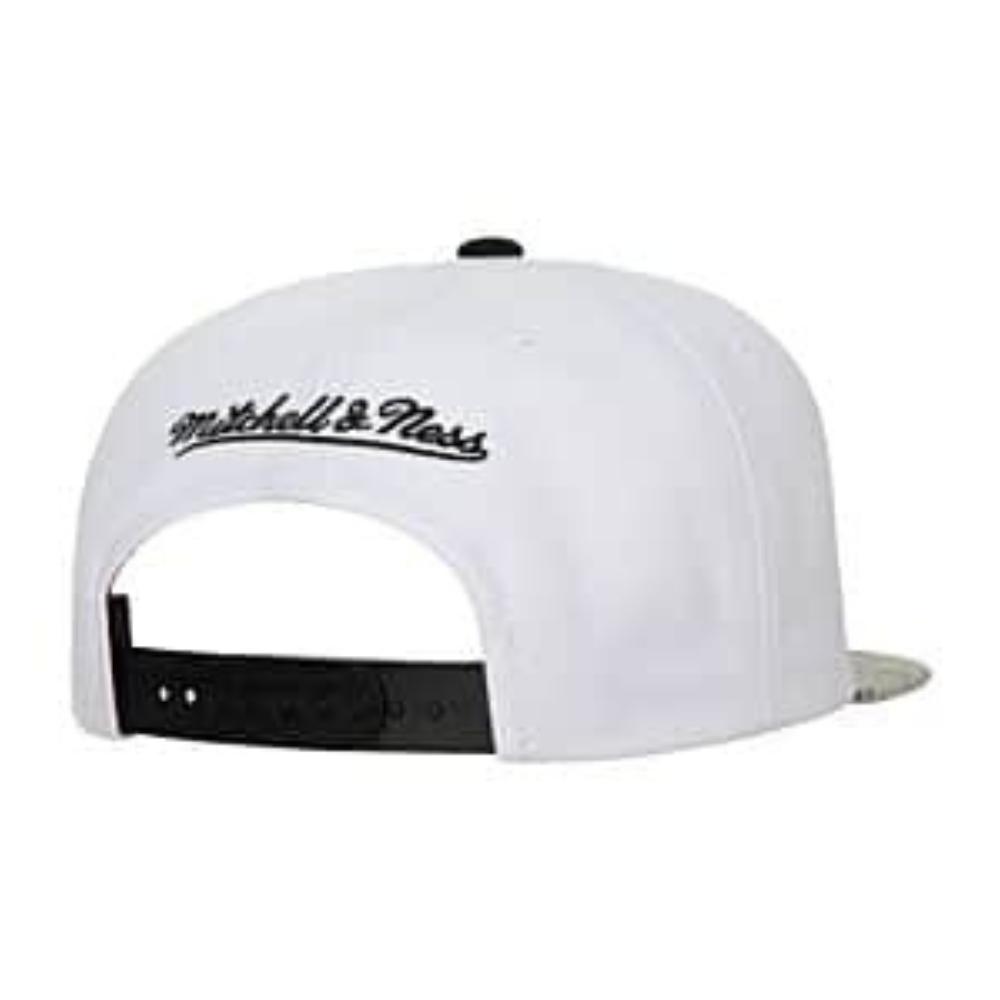 Foto 3 pulgar | Gorra Mitchell & Ness Phoenix Suns Cement Top NBA Blanca