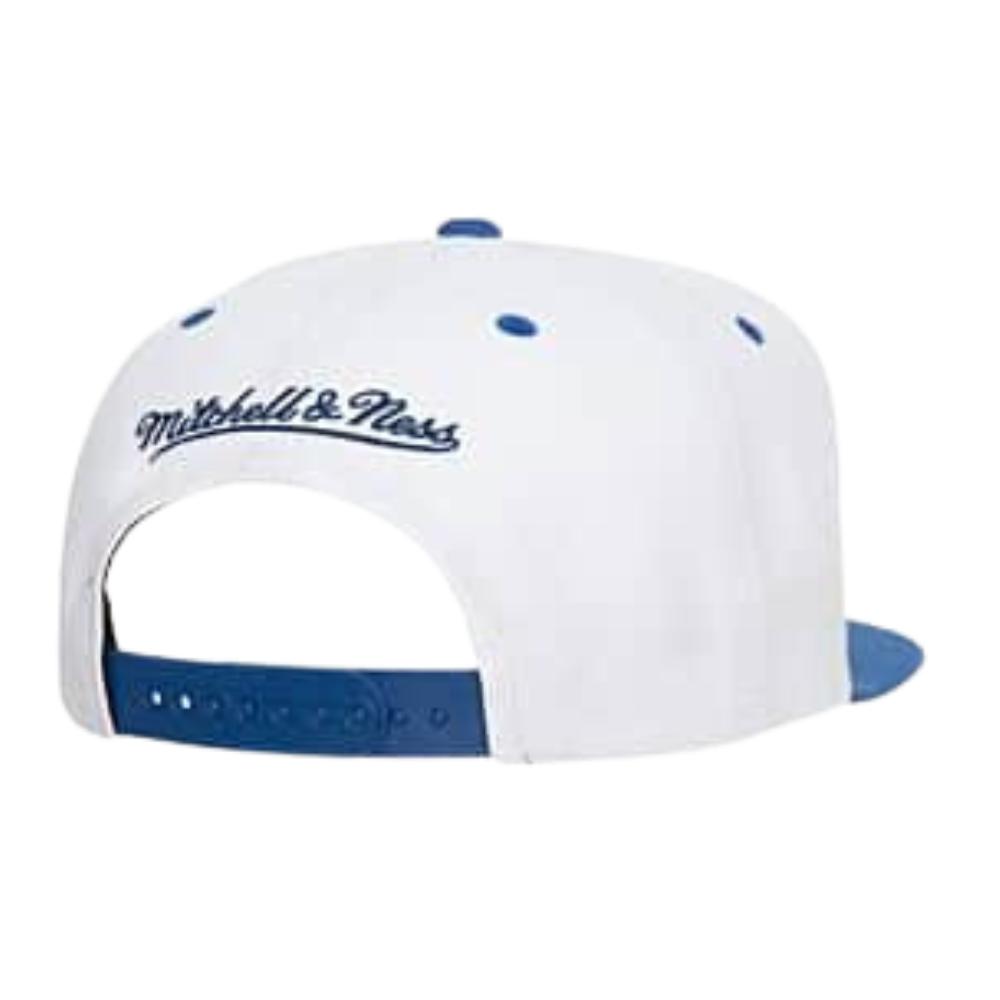 Foto 3 pulgar | Gorra Mitchell & Ness Maple Leafs NHL Transcript Blanca