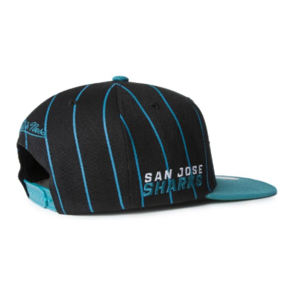 Foto 4 pulgar | Gorra Mitchell & Ness Sharks Hhl Team Pin Negro