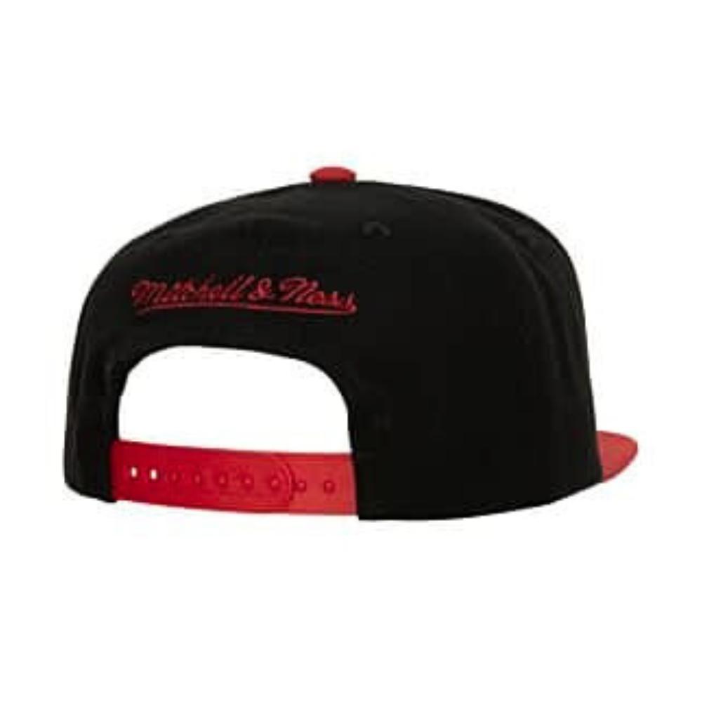 Foto 3 pulgar | Gorra Mitchell & Ness Bulls Anime Basquetbol Negro