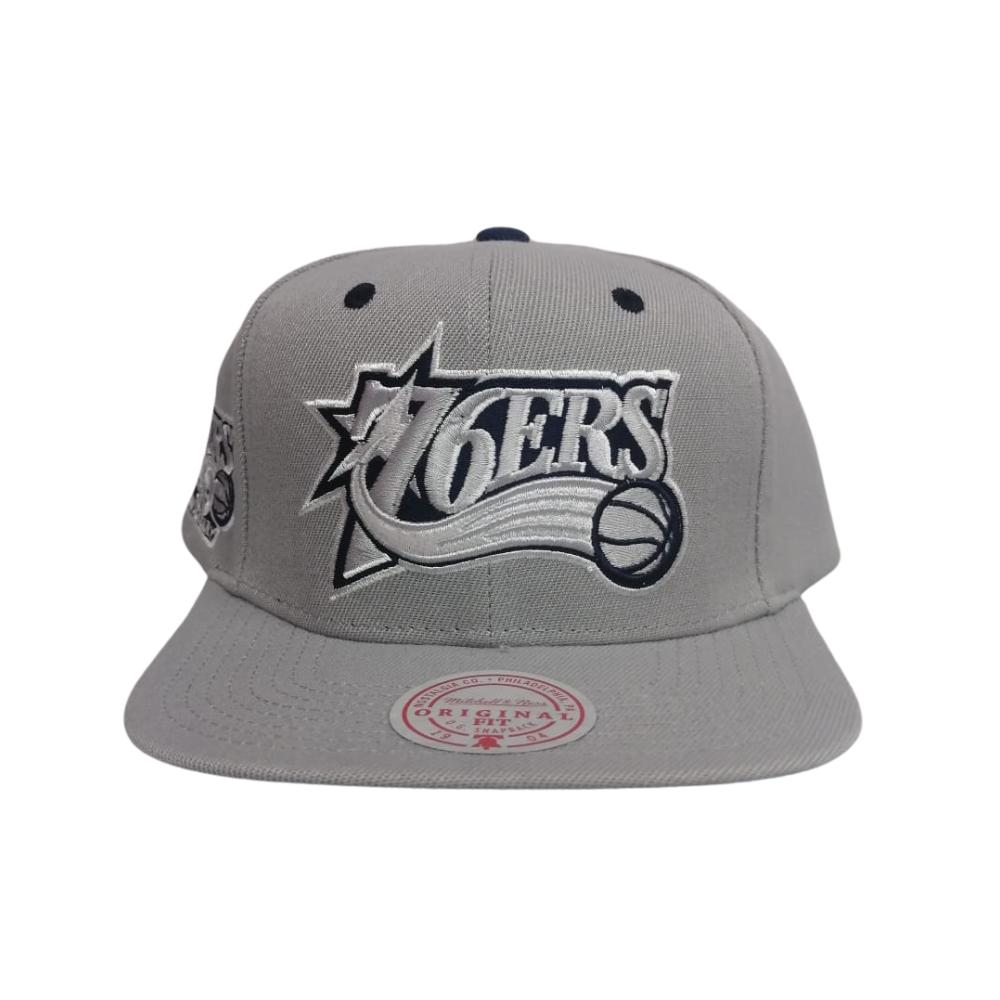 Foto 2 pulgar | Gorra Mitchell & Ness Philadelphia 76er NBA Gris para Hombre