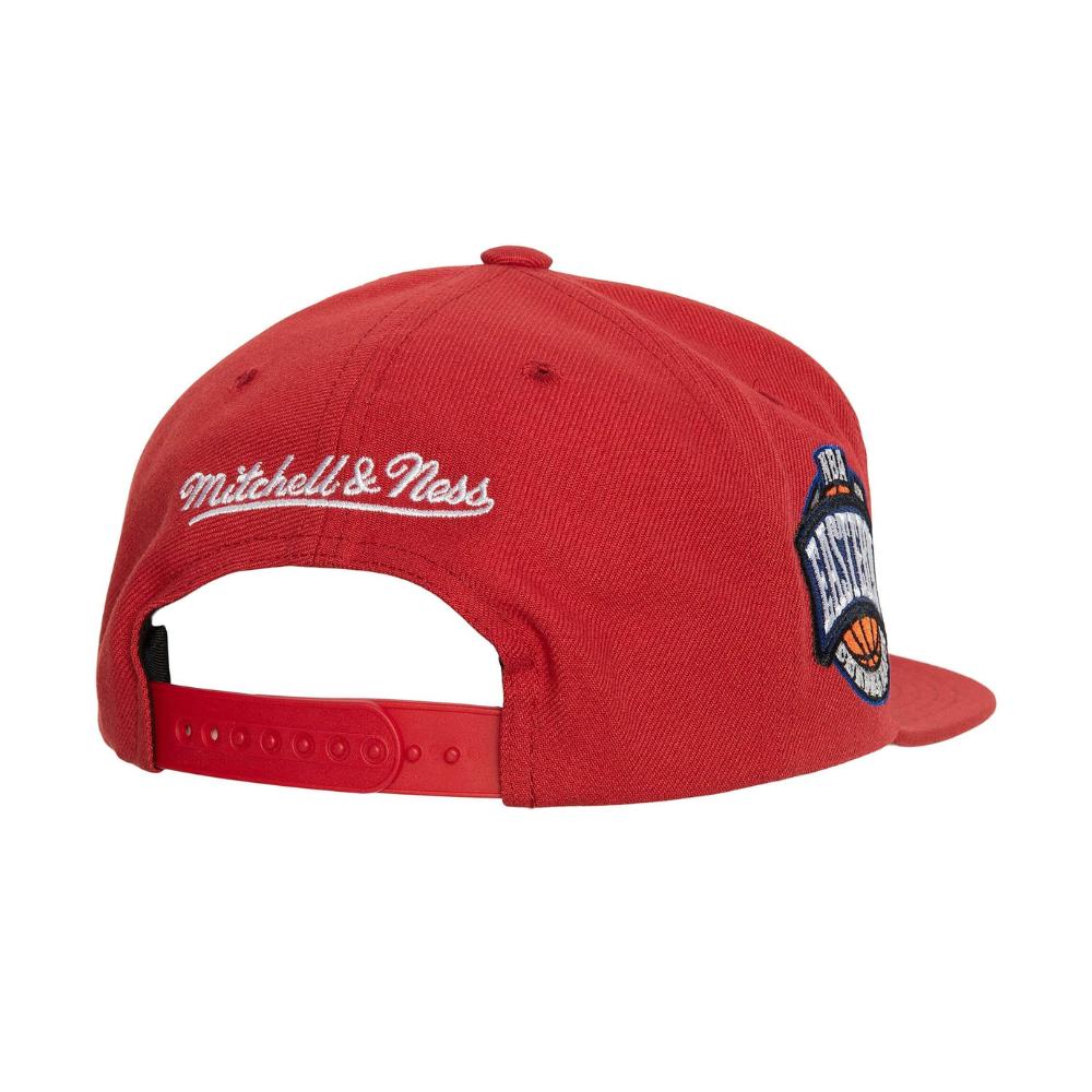 Foto 4 pulgar | Gorra Mitchell & Ness Conference Patch Bulls Roja