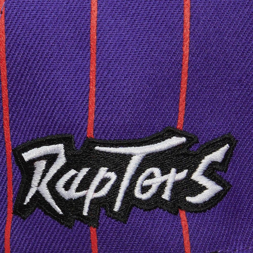 Foto 3 pulgar | Gorra Mitchell & Ness Team Pin Toronto Raptors Basquetbol Púrpura