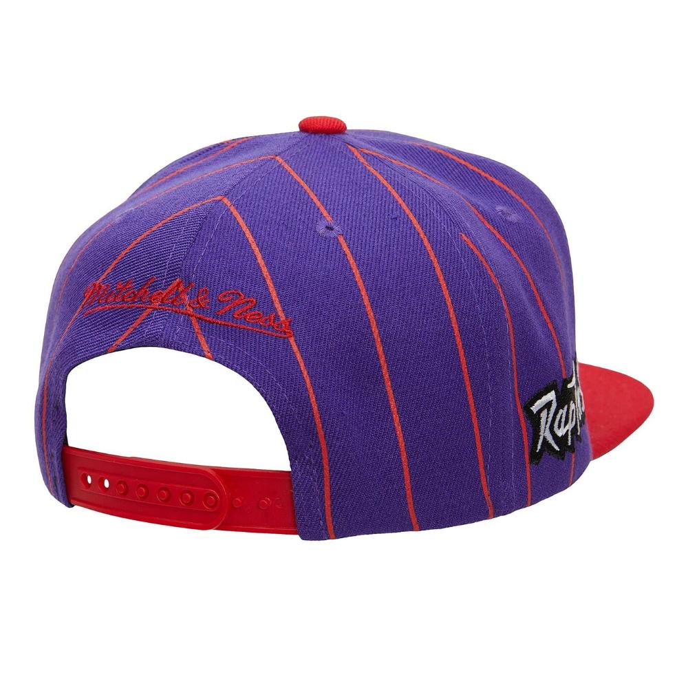 Foto 4 pulgar | Gorra Mitchell & Ness Team Pin Toronto Raptors Basquetbol Púrpura