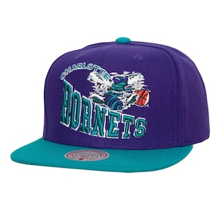 Foto 1 | Gorra Mitchell & Ness Púrpura Crooked Path Charlotte Hornets NBA