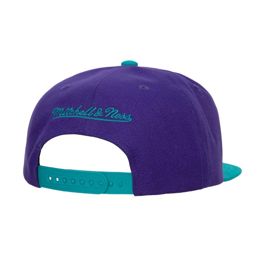 Foto 3 pulgar | Gorra Mitchell & Ness Púrpura Crooked Path Charlotte Hornets NBA