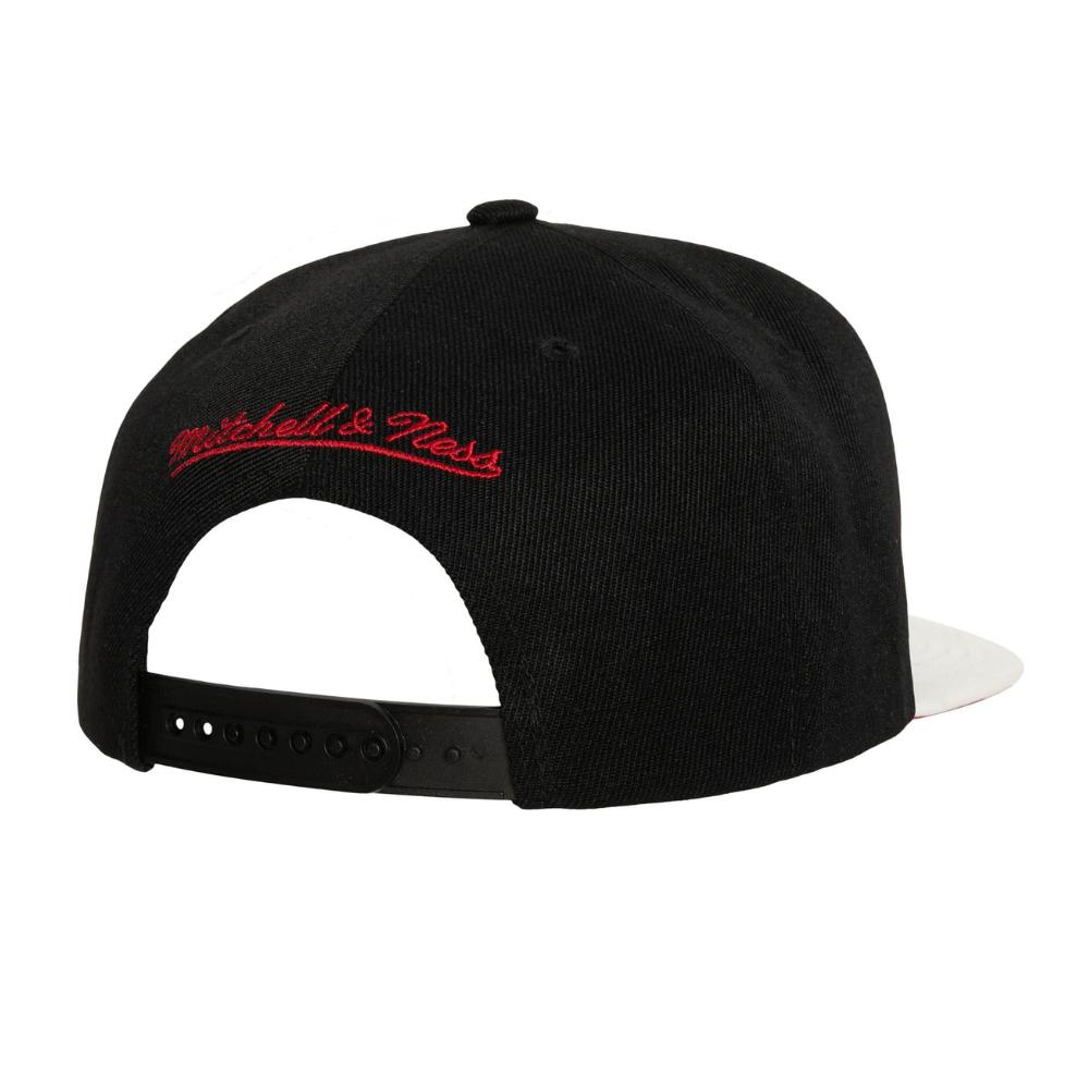 Foto 3 pulgar | Gorra Mitchell & Ness SSBSTS Chicago Bulls Basquetbol NBA Negro para Hombre