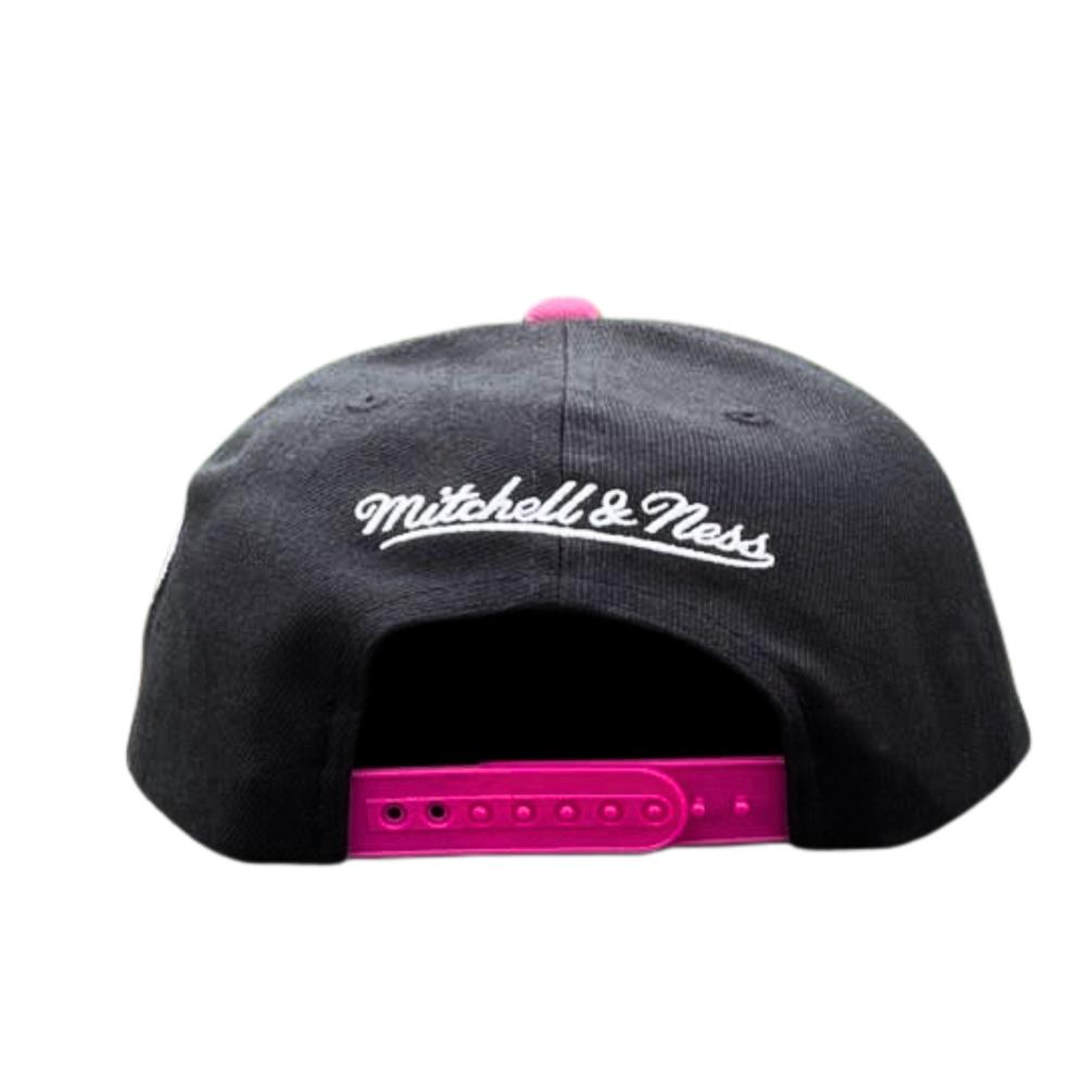 Foto 4 pulgar | Gorra Mitchell & Ness Wwe The Hitman Breat Hart Negro