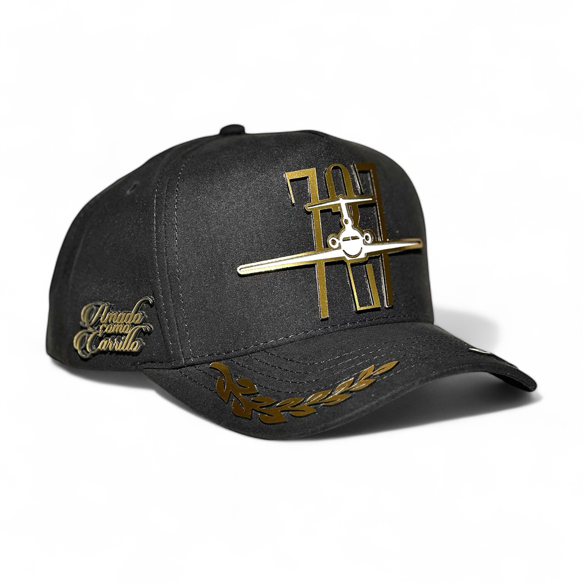 Foto 2 pulgar | Vagostyle Gorra Amado Carrillo Snapback Negra Gamuza Placa Dorada Exclusiva