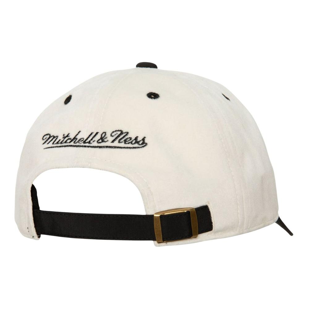 Foto 4 pulgar | Gorra Mitchell & Ness Cozyfield Strapback Hwc Lakers Blanco