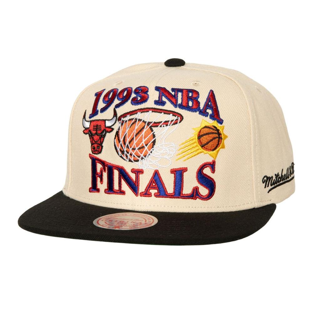 Foto 2 pulgar | Gorra Mitchell & Ness Finals Remix Snapback Bulls Vs. Suns Blanco