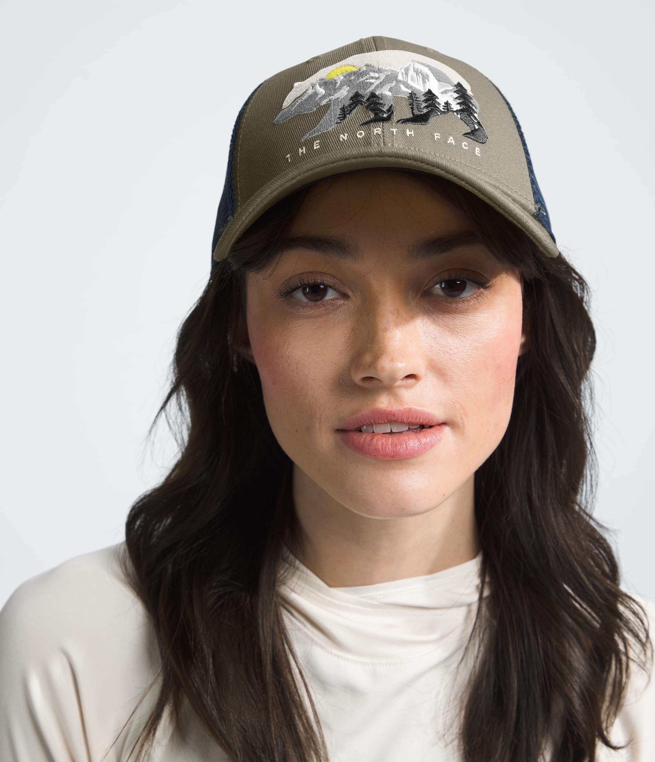 Foto 4 | Gorro The North Face Bordado Mudder Trucker New Taupe Gree - Venta Internacional.