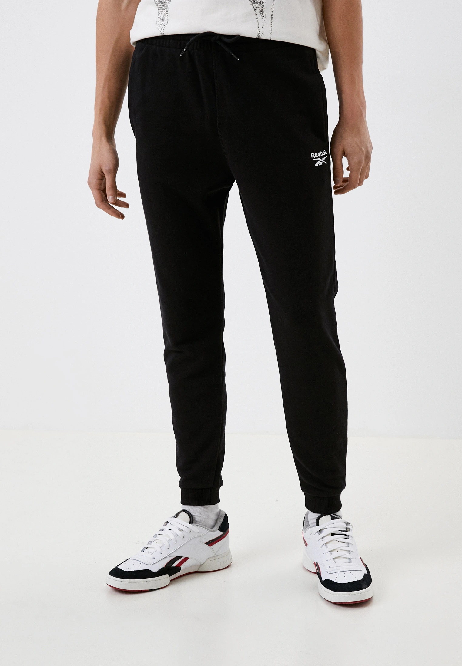 Foto 2 pulgar | Pants para Hombre Reebok French Terry  Deportivo Negro