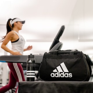 Foto 4 | Bolsa De Lona Adidas Diablo Small Onix Gris/negro/rojo Solar - Venta Internacional.
