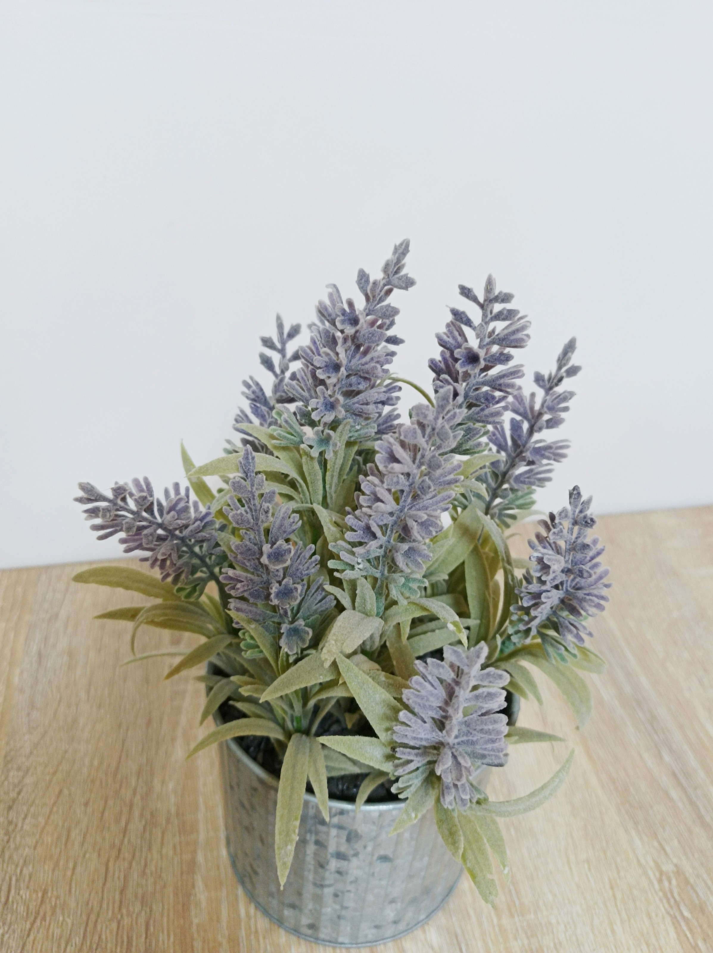 Foto 4 pulgar | Planta Decorativa Lavanda De Color Lila Con Maceta Metálica Gris