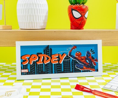 Foto 6 | Decoración Mural Plateada Con Diseño De Búfalo Marvel Spider-man 30 X 12 Cm Mdf - Venta Internacional.
