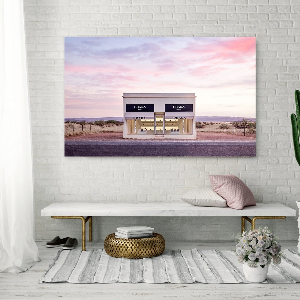 Foto 1 | Cuadro Decorativo Prada Marfa Store En Canvas Con Bastidor