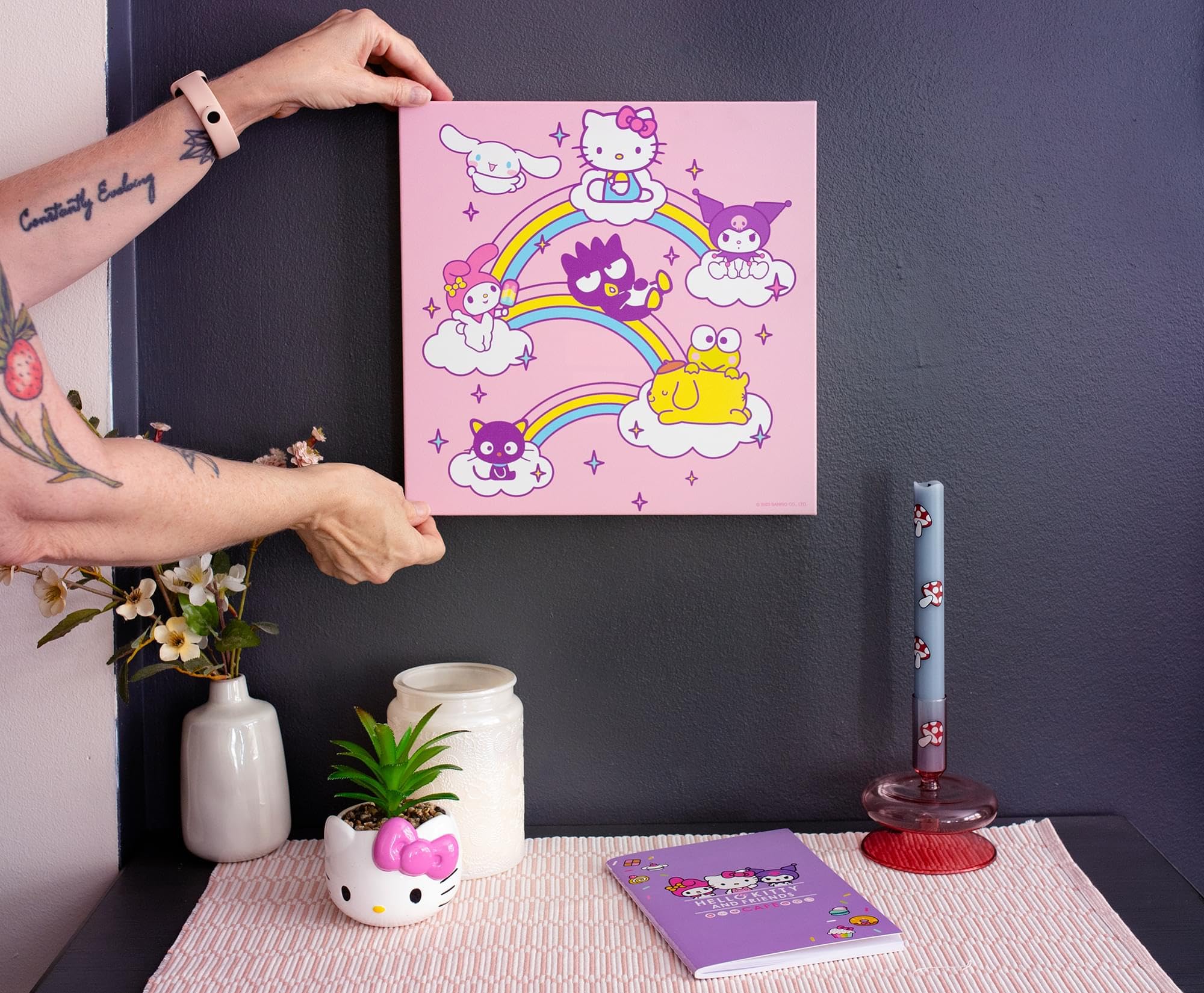 Foto 8 pulgar | Lienzo Decorativo Plateado Buffalo Sanrio Hello Kitty 30 X 30 Cm - Venta Internacional.