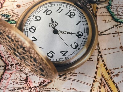 Foto 2 | Pendón Decorativo Reloj De Bolsillo Y Mapa Antiguo 60x90 Cm