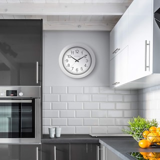 Foto 2 | Reloj De Pared Bulova C4865 Con Visión Nocturna Y Esfera Iluminada De 10 Cm Color Blanco - Venta Internacional.