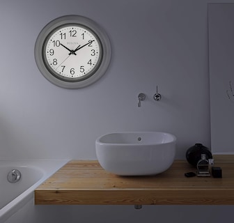 Foto 3 | Reloj De Pared Bulova C4865 Con Visión Nocturna Y Esfera Iluminada De 10 Cm Color Blanco - Venta Internacional.