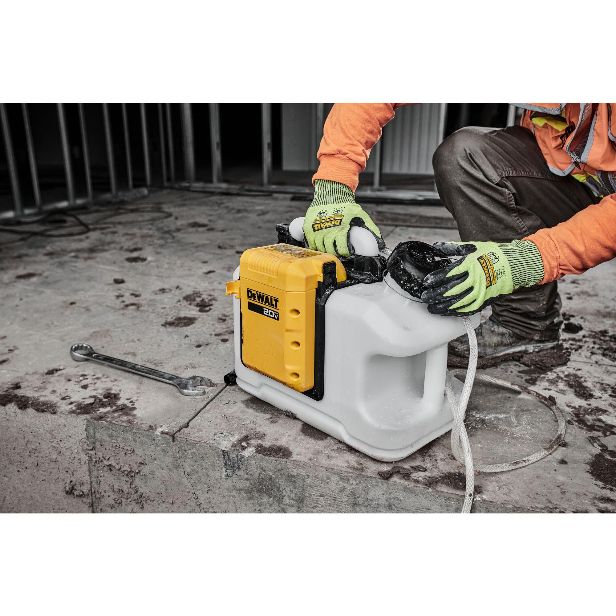 Foto 6 | Tanque De Agua Dewalt 20v Max Powered Portátil De 15 L (4 Galones) - Venta Internacional.