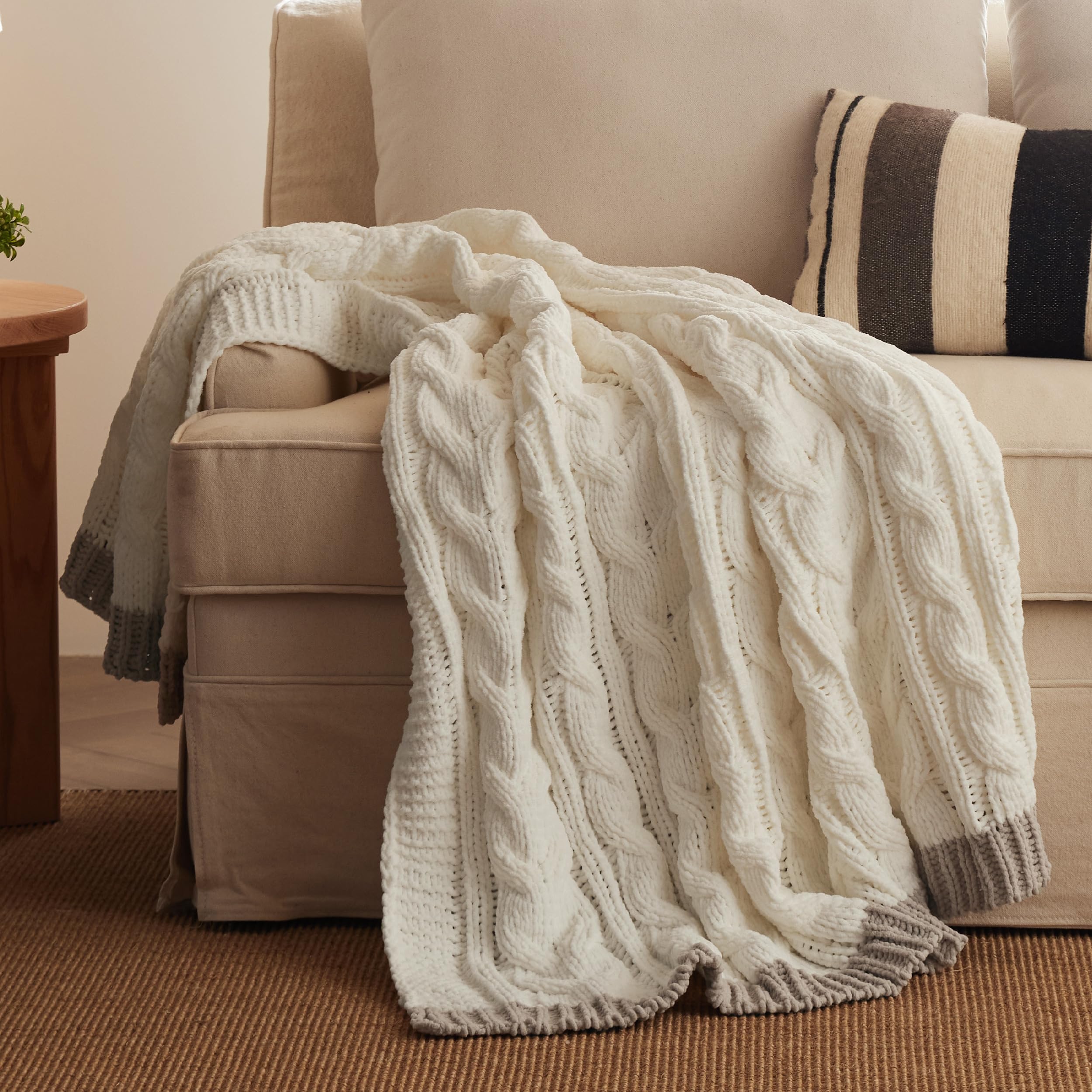 Foto 1 | Manta Bedsure De Punto Grueso De Chenilla Trenzada, Color Crema - Venta Internacional.
