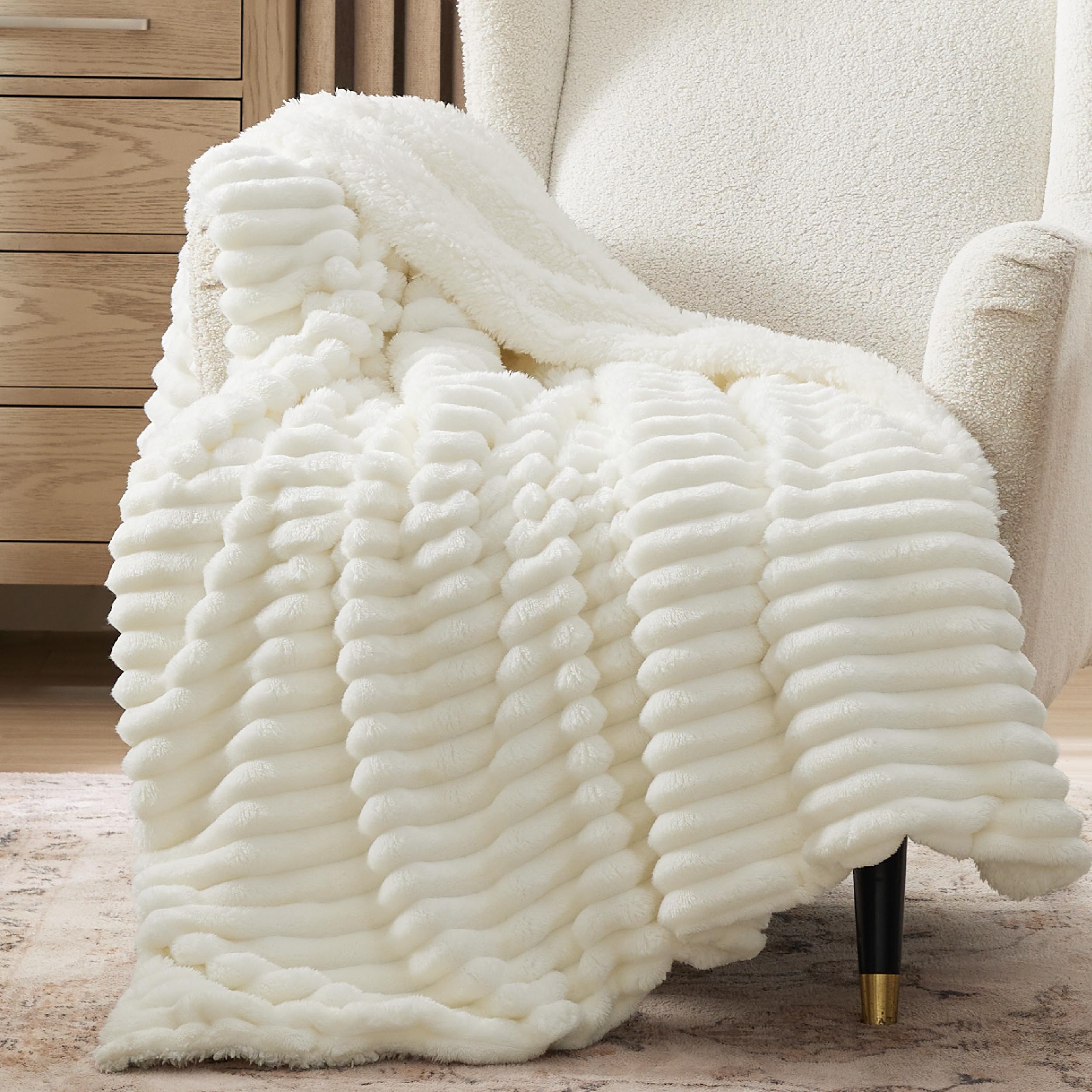 Manta Bedsure Sherpa Para Sofá, 130 X 150 Cm, Color Blanco - Venta Internacional.