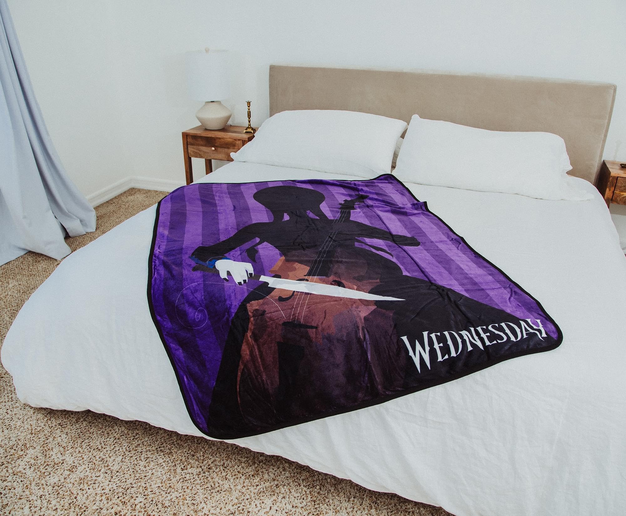 Foto 5 pulgar | Manta Polar Plateada Buffalo Addams Family Wednesday - Venta Internacional.