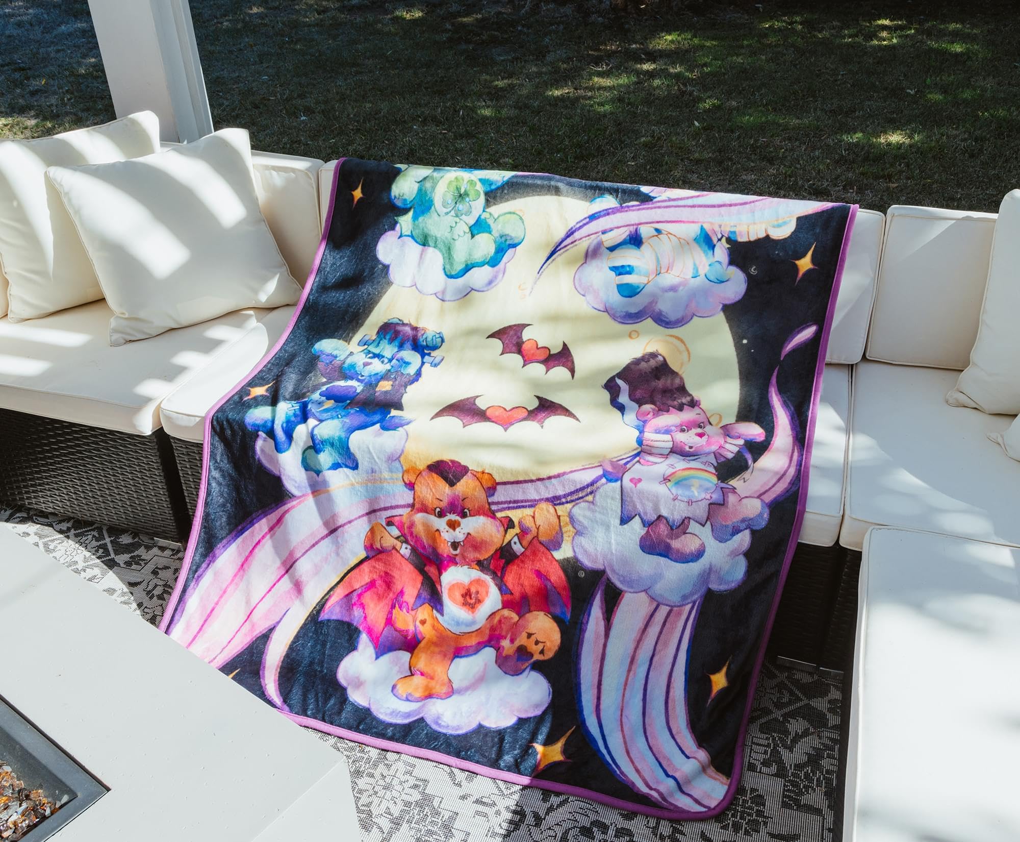 Foto 5 pulgar | Manta Plateada Buffalo Care Bears X Universal Monsters - Venta Internacional.
