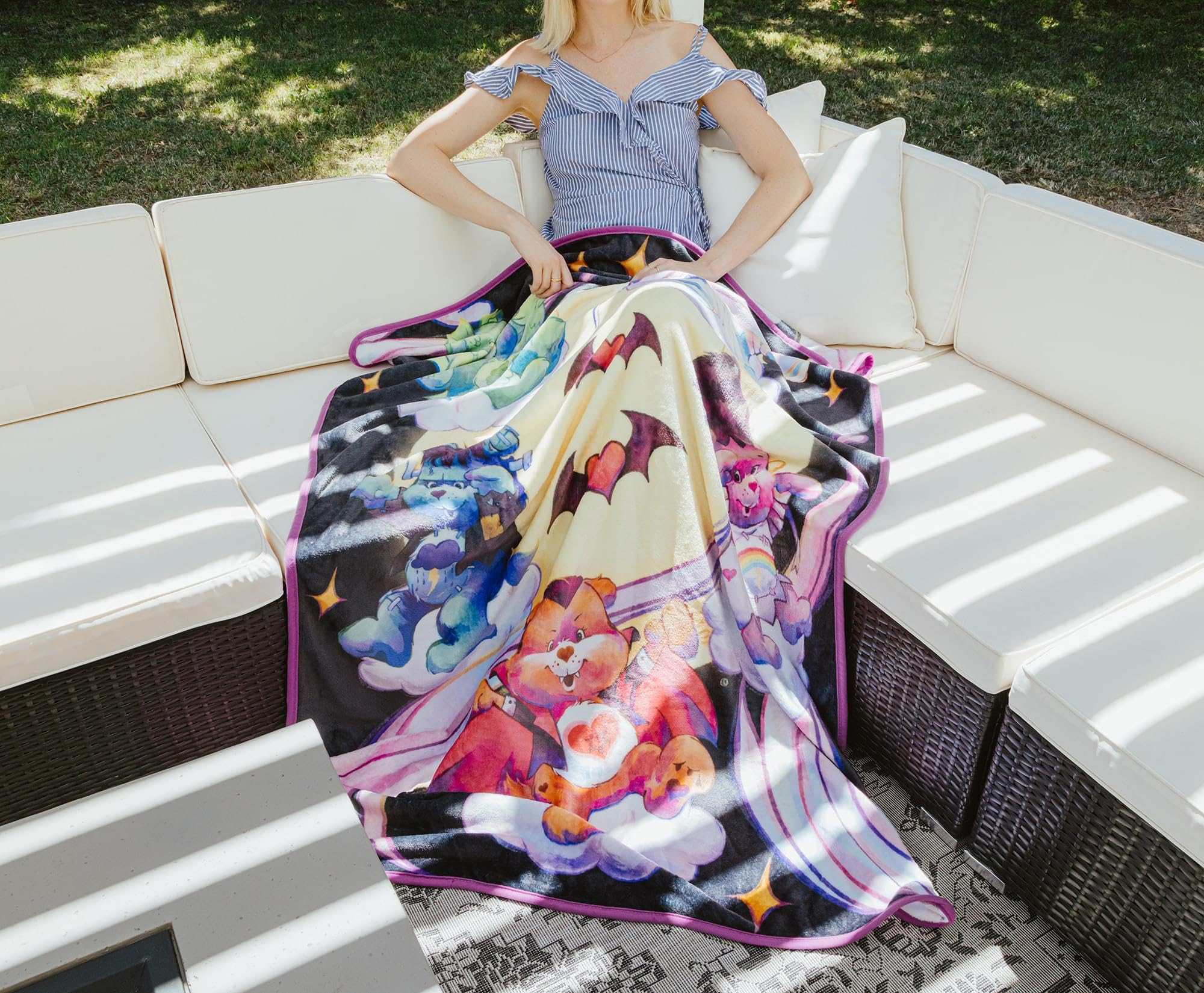 Foto 5 | Manta Plateada Buffalo Care Bears X Universal Monsters - Venta Internacional.