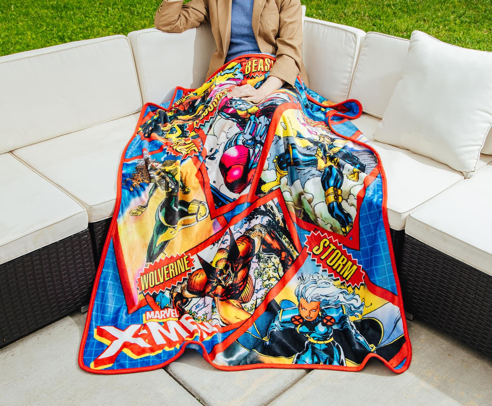 Foto 4 | Manta Plateada Con Tarjetas De Personajes De Los X-men De Buffalo  Marvel - Venta Internacional.