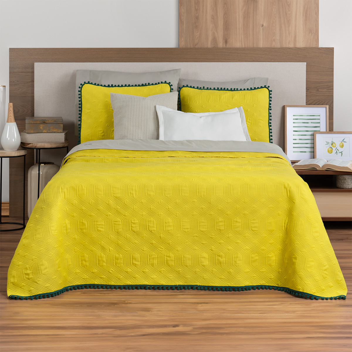 Edredón Ligero Real Textil Matrimonial Limón y Verde Oscuro con Pompones