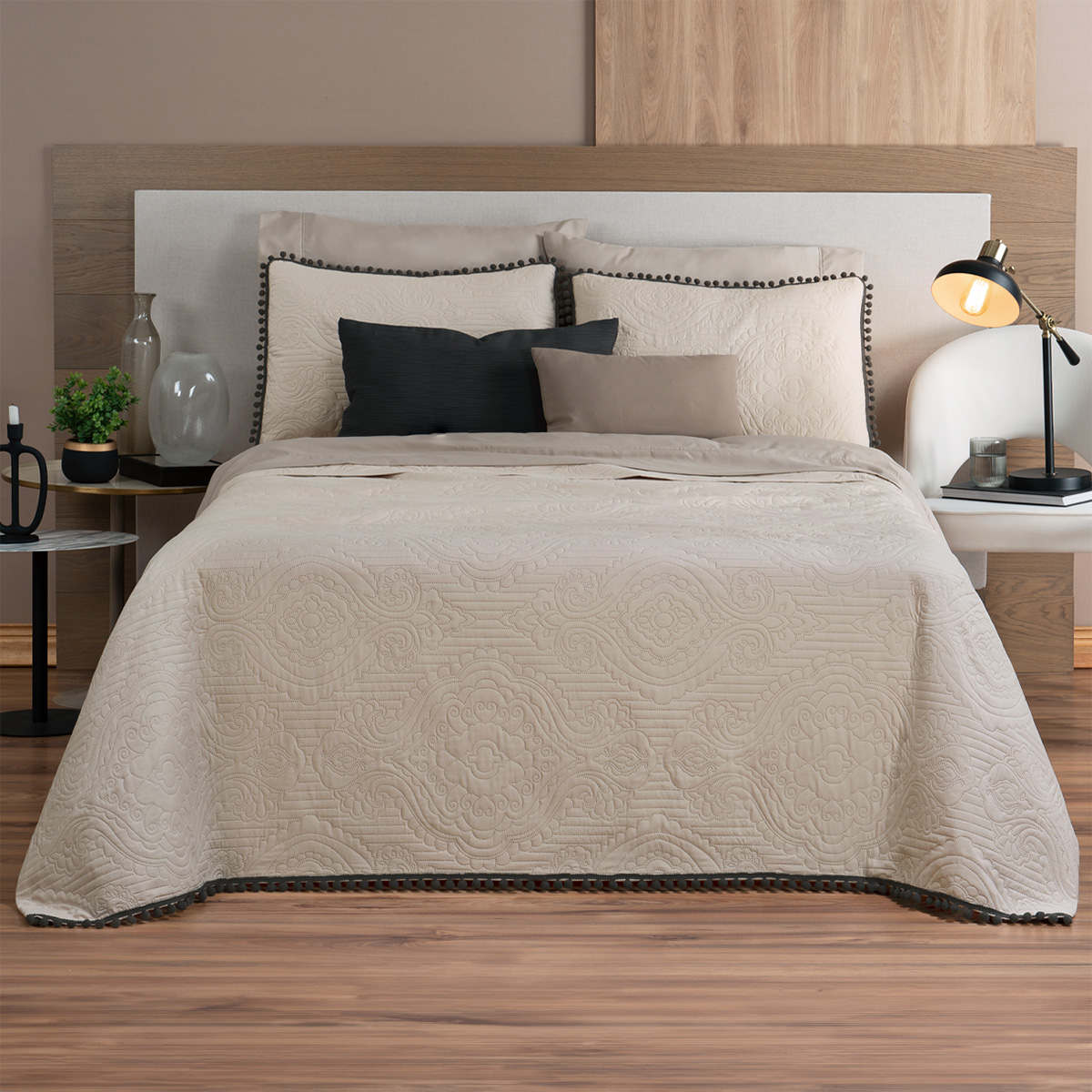 Foto 1 | Edredón Ligero Real Textil King Size Beige y Negro con Pompones