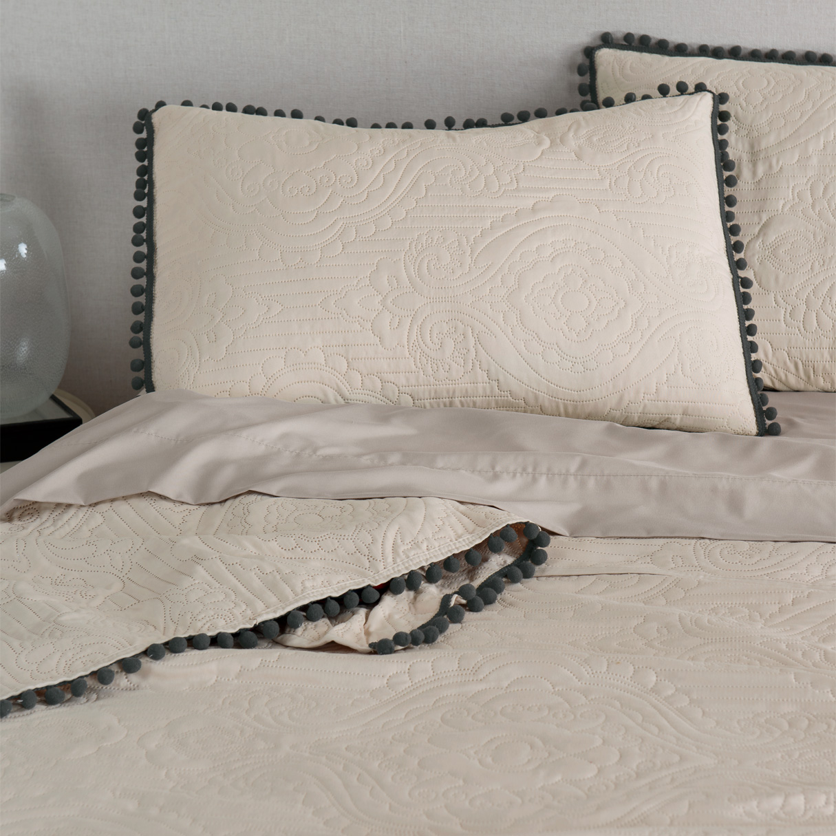 Foto 7 | Edredón Ligero Real Textil King Size Beige y Negro con Pompones