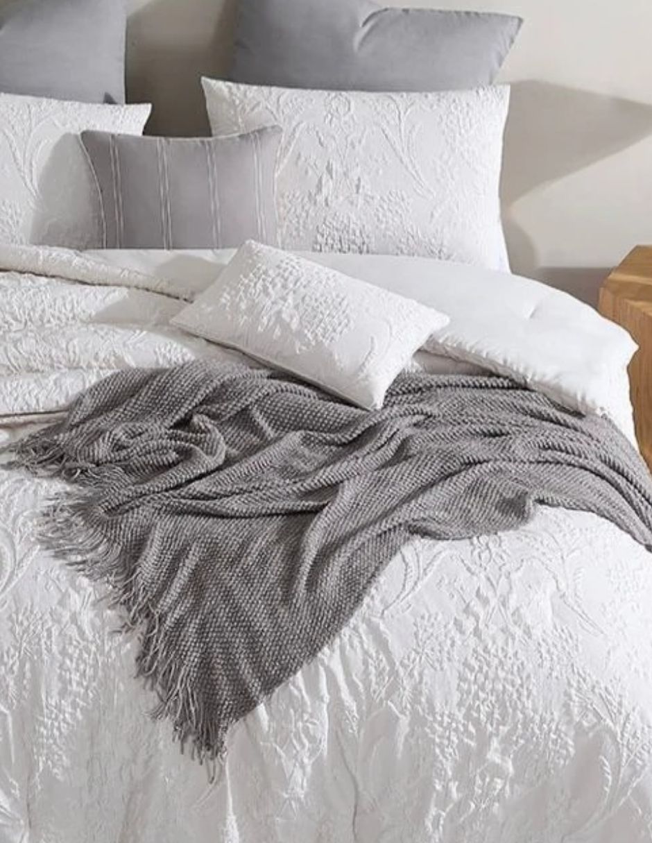 Foto 2 | B.kind & Beyond - Set Edredón Ellen 8 Pzas  Diseño Bordado Jacquard Doble Vista. (blanco, King Size)