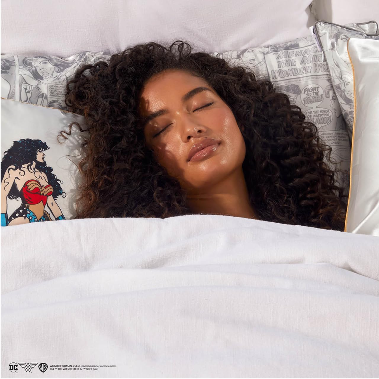 Foto 5 | Funda De Almohada Kitsch Wonder Woman De Satén Tamaño Queen O Estándar - Venta Internacional.