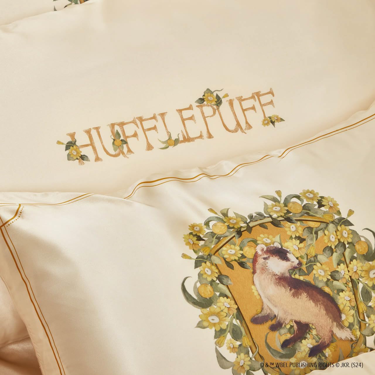 Foto 6 | Funda De Almohada Kitsch X Harry Potter Hufflepuff Satin Queen - Venta Internacional.