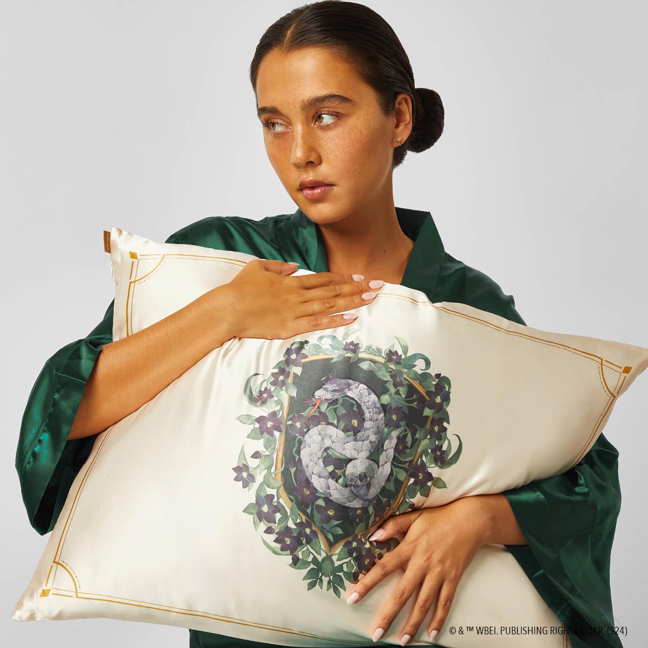 Foto 6 pulgar | Funda De Almohada Kitsch X Harry Potter Slytherin Satin Queen/standard - Venta Internacional.