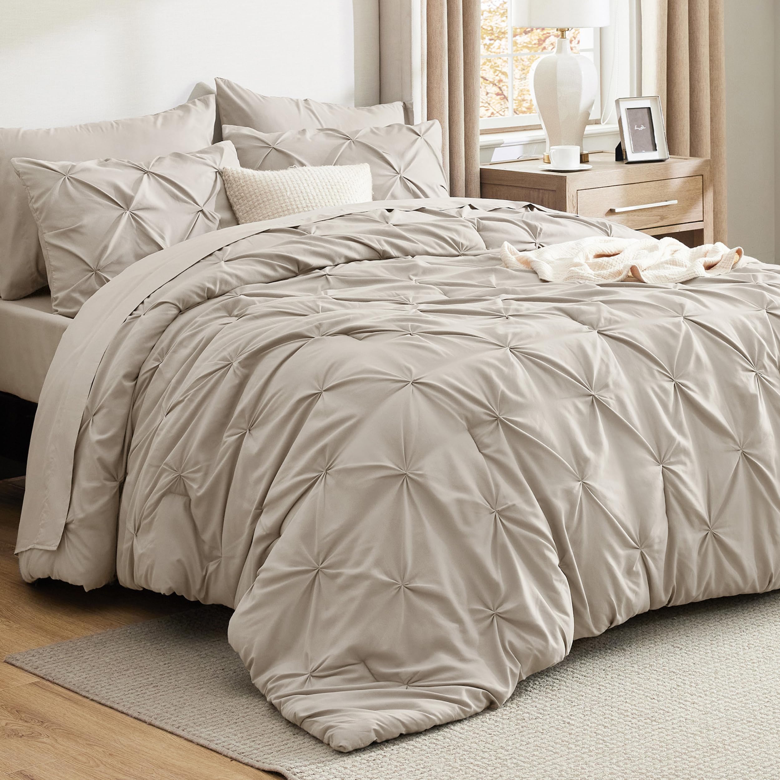Foto 1 | Juego De Edredón Bedsure California King Pinch Pleat Beige 7 Piezas - Venta Internacional.