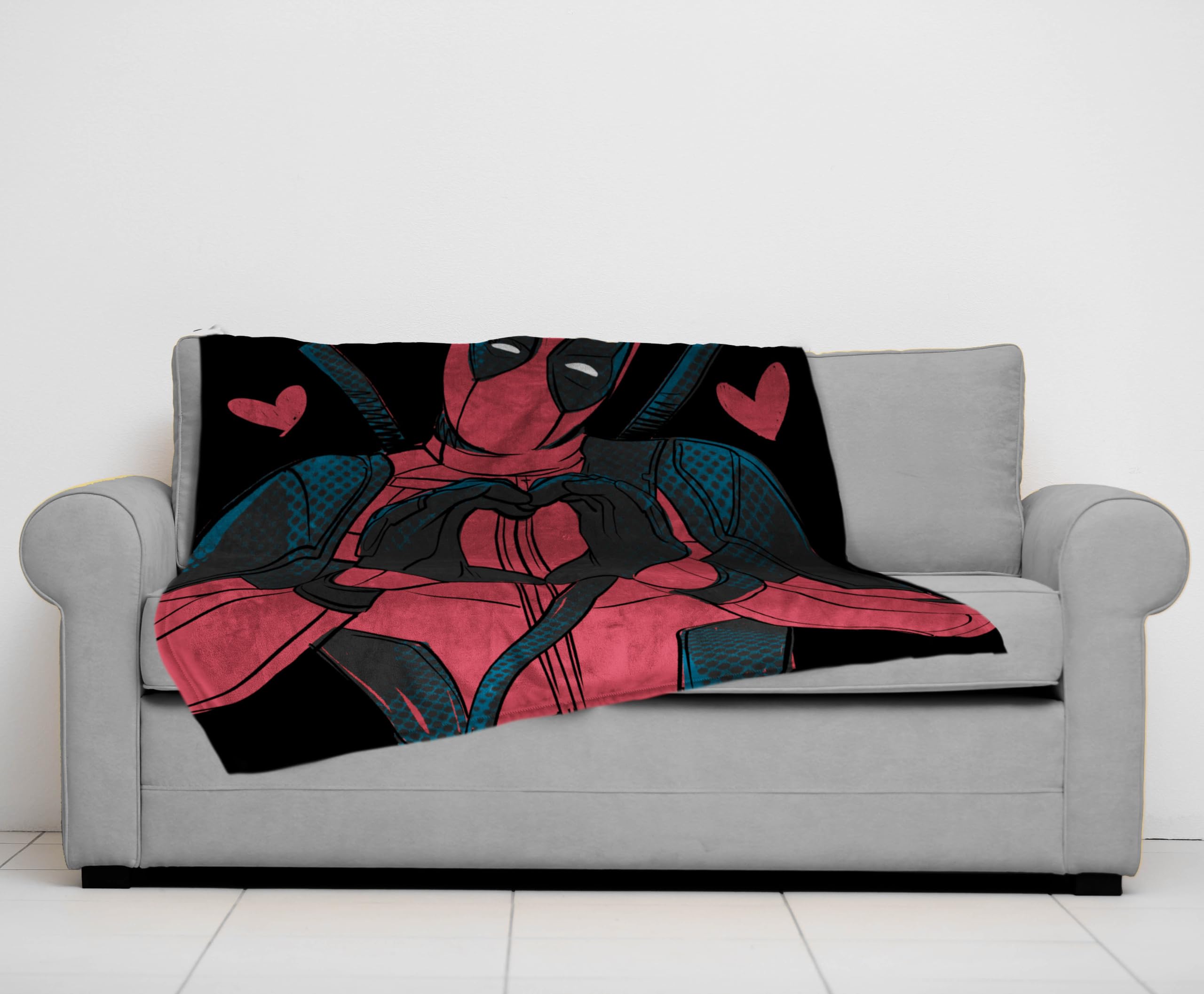 Foto 3 pulgar | Manta De Peluche Marvel Deadpool Hearts, 130 X 180 Cm - Venta Internacional.