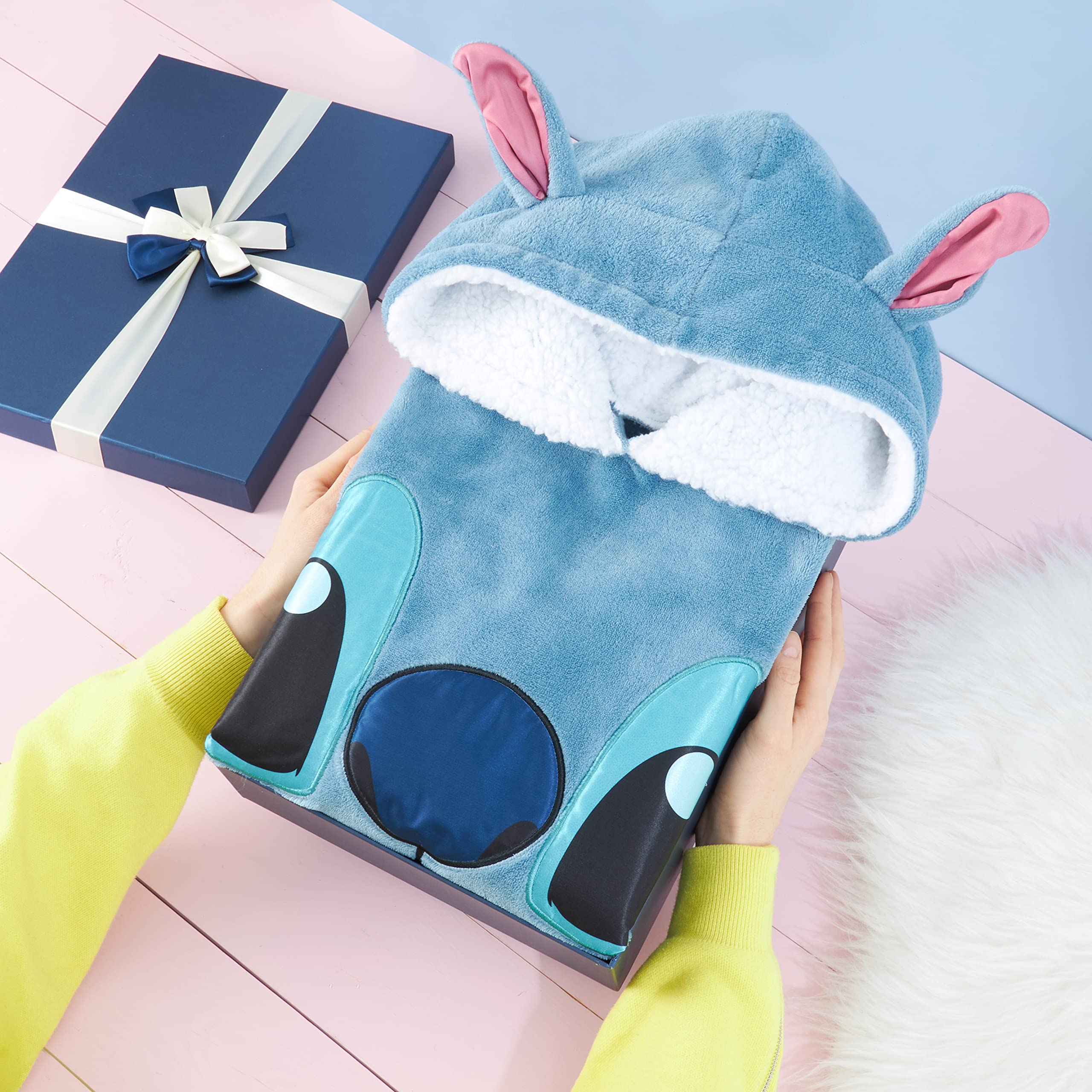 Foto 2 | Manta con Capucha Disney Stitch Azul - Venta Internacional