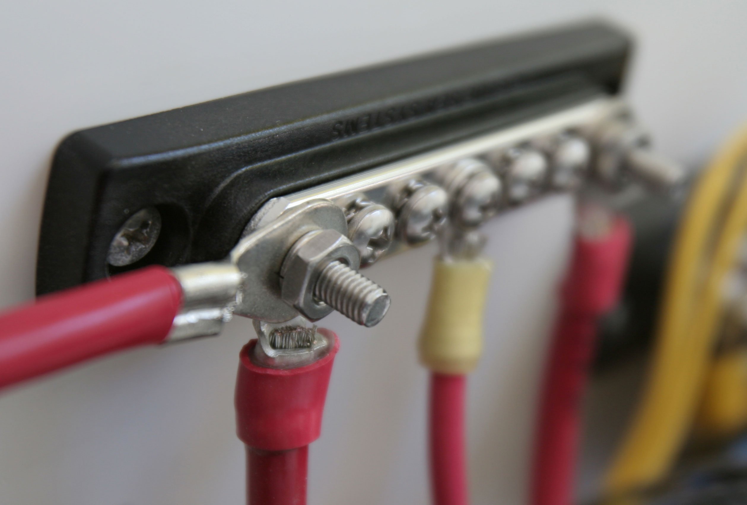 Foto 2 | Busbar Blue Sea Systems 2304 Mini De 100 Amperios Con 5 Tornillos - Venta Internacional.