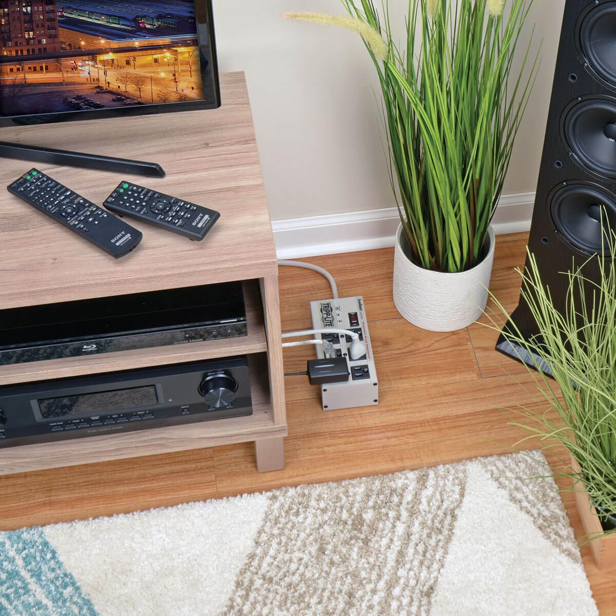 Foto 4 pulgar | Protector Contra Sobretensiones Power Strip Tripp Lite Isobar6 Ultra White - Venta Internacional.