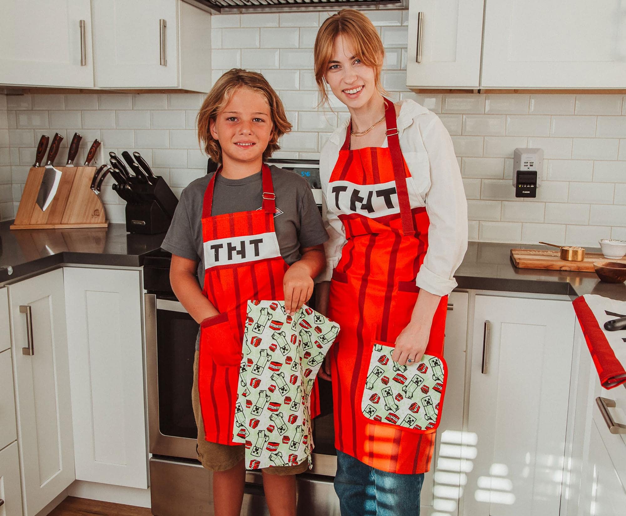Foto 4 | Delantal De Cocina Minecraft Red Tnt Youth Para Niños - Venta Internacional.