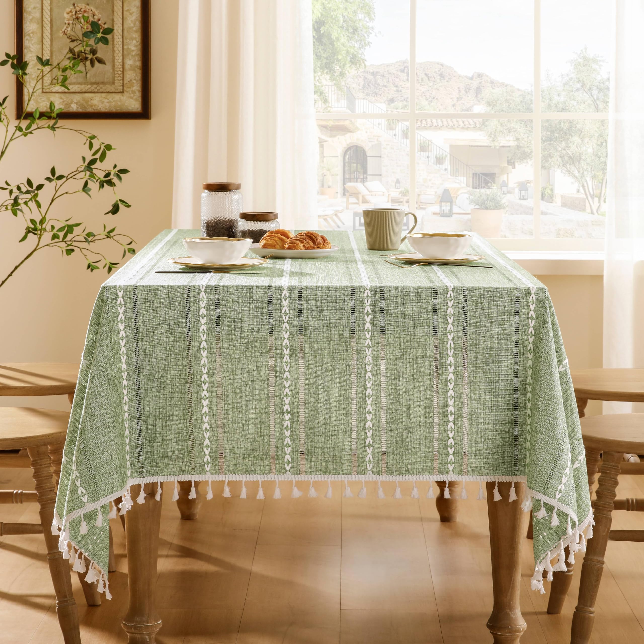 Mantel ZeeMart Bordado con Dobladillo a Rayas en Verde Salvia 153 x 153 cm - Venta Internacional